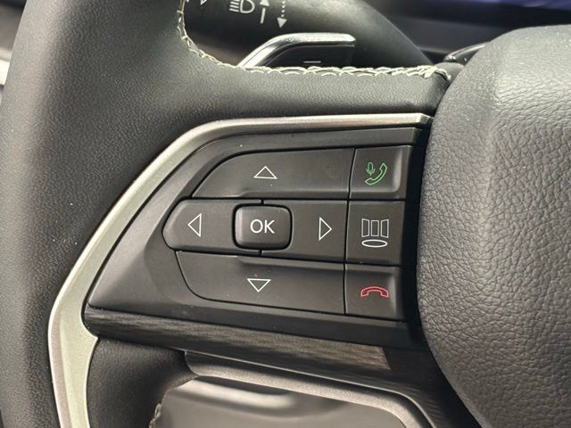 Used 2023 Jeep Grand Cherokee Altitude AWD/4WD image 21