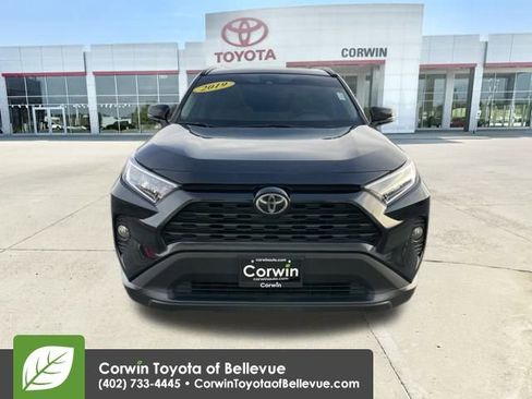 Used 2019 Toyota RAV4 XLE Premium image 8