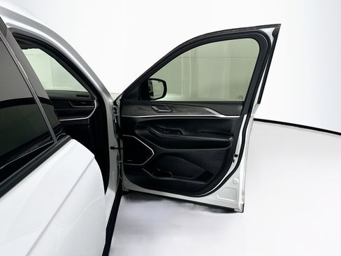 Used 2023 Jeep Grand Cherokee L Limited w/ Luxury Tech Group II image 35