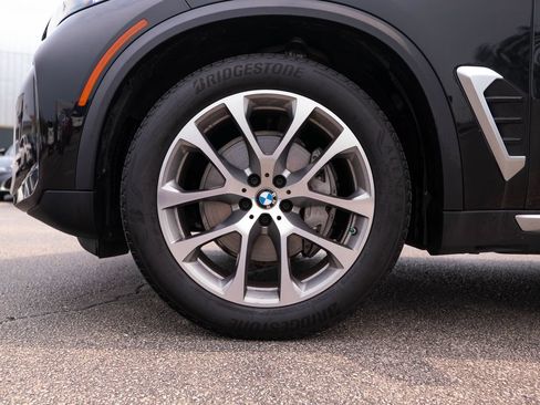 Used 2024 BMW X5 xDrive40i w/ Premium Package AWD/4WD image 13