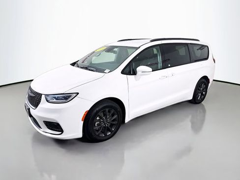 Used 2021 Chrysler Pacifica Touring w/ S Appearance Package image 3