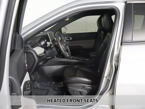 Used 2025 Jeep Compass Latitude AWD/4WD image 6