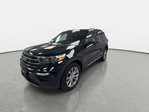 Used 2022 Ford Explorer XLT w/ Equipment Group 202A AWD/4WD image 4