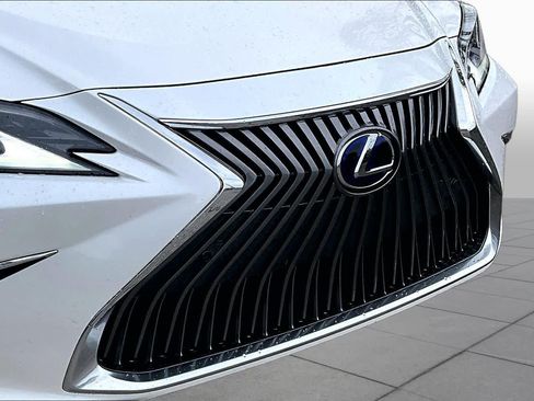 Used 2019 Lexus ES 300h w/ Premium Package FWD image 29