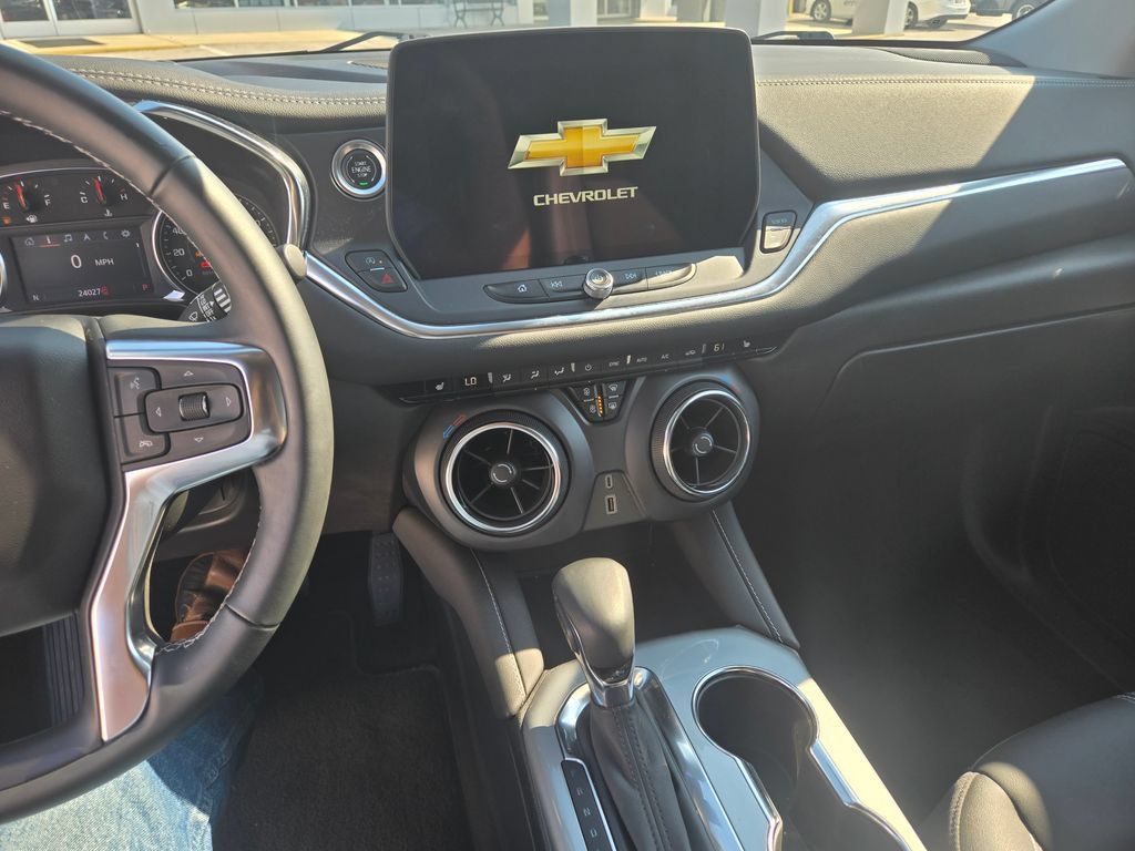 Used 2024 Chevrolet Blazer LT w/ Midnight/Sport Edition FWD image 9