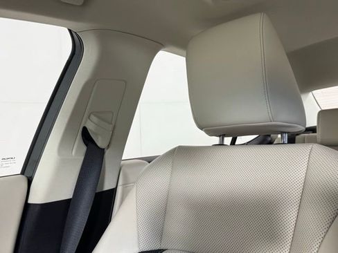 Used 2025 Lexus ES 300h w/ Premium Package image 23