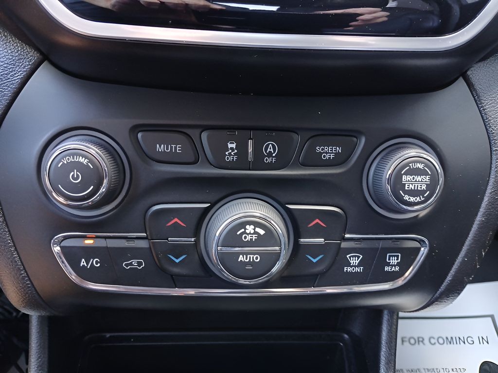 Used 2020 Jeep Cherokee Limited AWD/4WD image 16