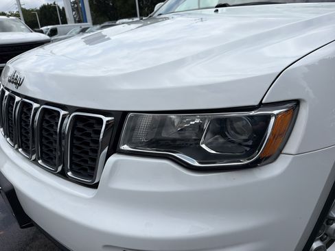 Used 2018 Jeep Grand Cherokee Laredo AWD/4WD image 6