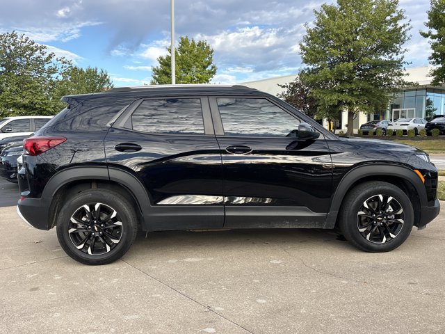 Used 2022 Chevrolet TrailBlazer LT w/ Convenience Package FWD image 2