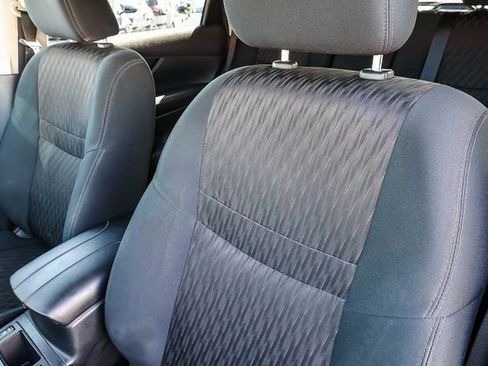 Used 2018 Nissan Rogue SV FWD image 28