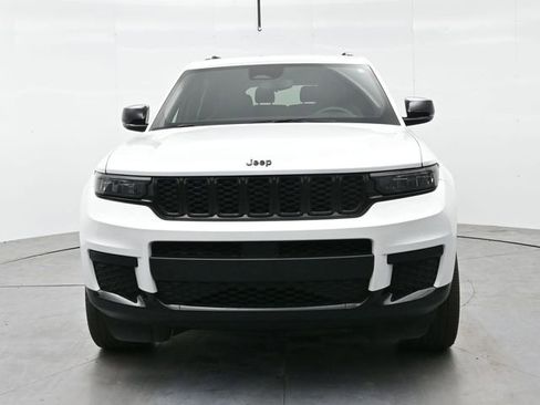 Used 2023 Jeep Grand Cherokee L Laredo image 2