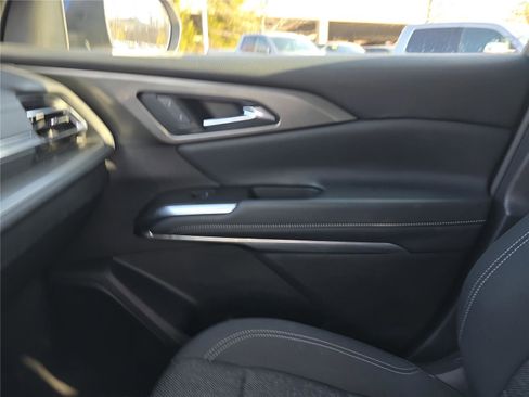 Used 2025 Chevrolet Traverse LT image 21