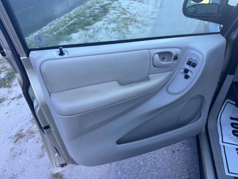 Used 2005 Dodge Grand Caravan SXT w/ Trailer Tow Prep Group image 21