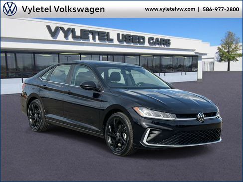 Certified 2025 Volkswagen Jetta SE w/ Sunroof Package image 1