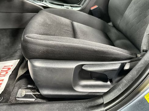 Used 2025 Toyota Corolla LE FWD image 13