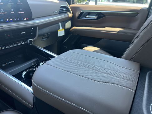 New 2026 Chevrolet Suburban High Country AWD/4WD image 29