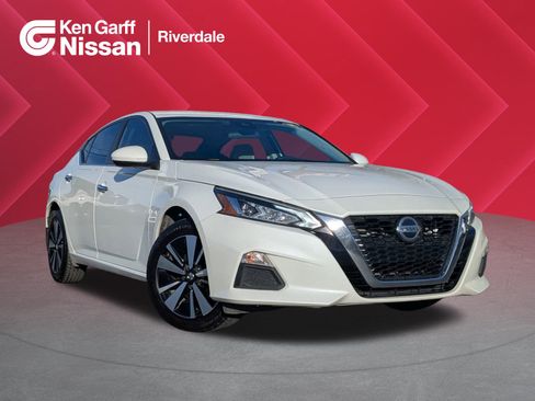 Used 2021 Nissan Altima 2.5 SV image 1