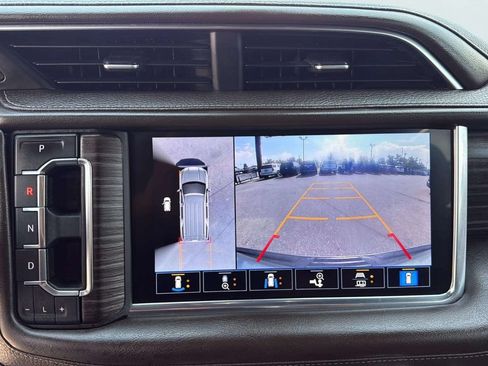 Used 2021 GMC Yukon Denali w/ Denali Premium Package AWD/4WD image 17