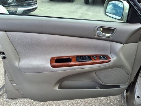 Used 2002 Toyota Camry XLE FWD image 12