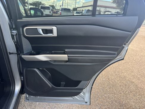 Certified 2024 Ford Explorer XLT RWD image 28