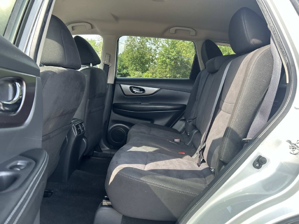 Used 2015 Nissan Rogue SV AWD/4WD image 16