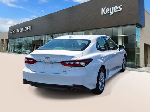 Used 2022 Toyota Camry LE FWD image 4