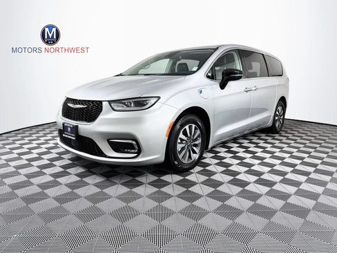 Used 2024 Chrysler Pacifica Limited FWD image 1