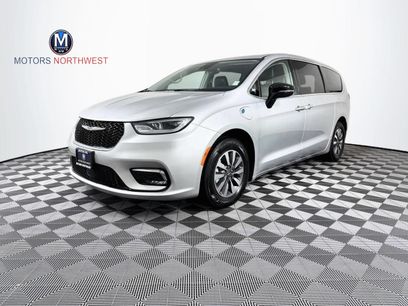 Used 2024 Chrysler Pacifica Limited