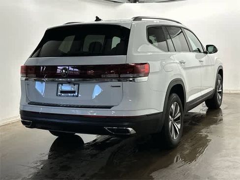 Certified 2025 Volkswagen Atlas SE image 33