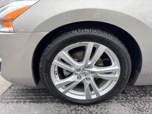 Used 2015 Nissan Altima 3.5 SL FWD image 5