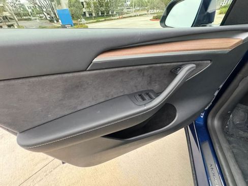 Used 2023 Tesla Model Y Long Range AWD/4WD image 27