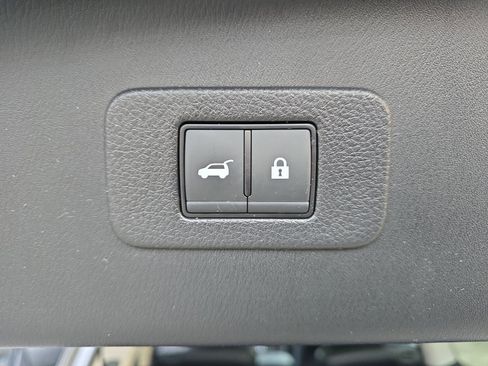 Used 2024 Nissan Armada SL w/ Captain's Chairs Package image 21