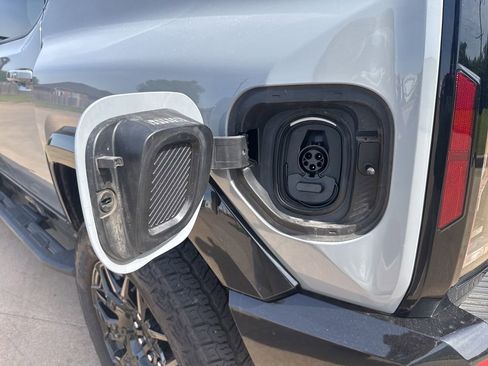 Used 2024 GMC Hummer EV 2X AWD/4WD image 18