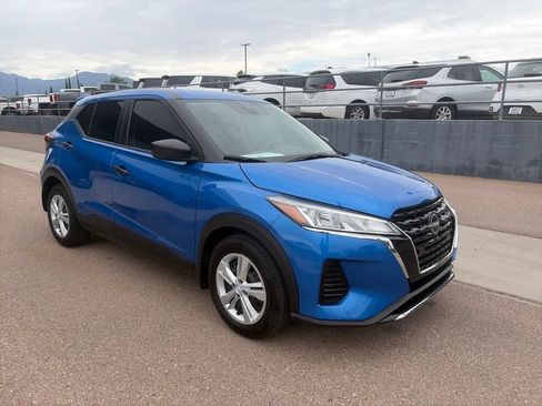 Used 2025 Nissan Kicks Play S FWD image 3
