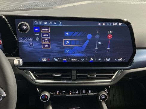 New 2026 Chevrolet Equinox EV LT image 29