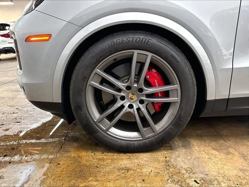Used 2024 Porsche Cayenne S AWD/4WD image 12