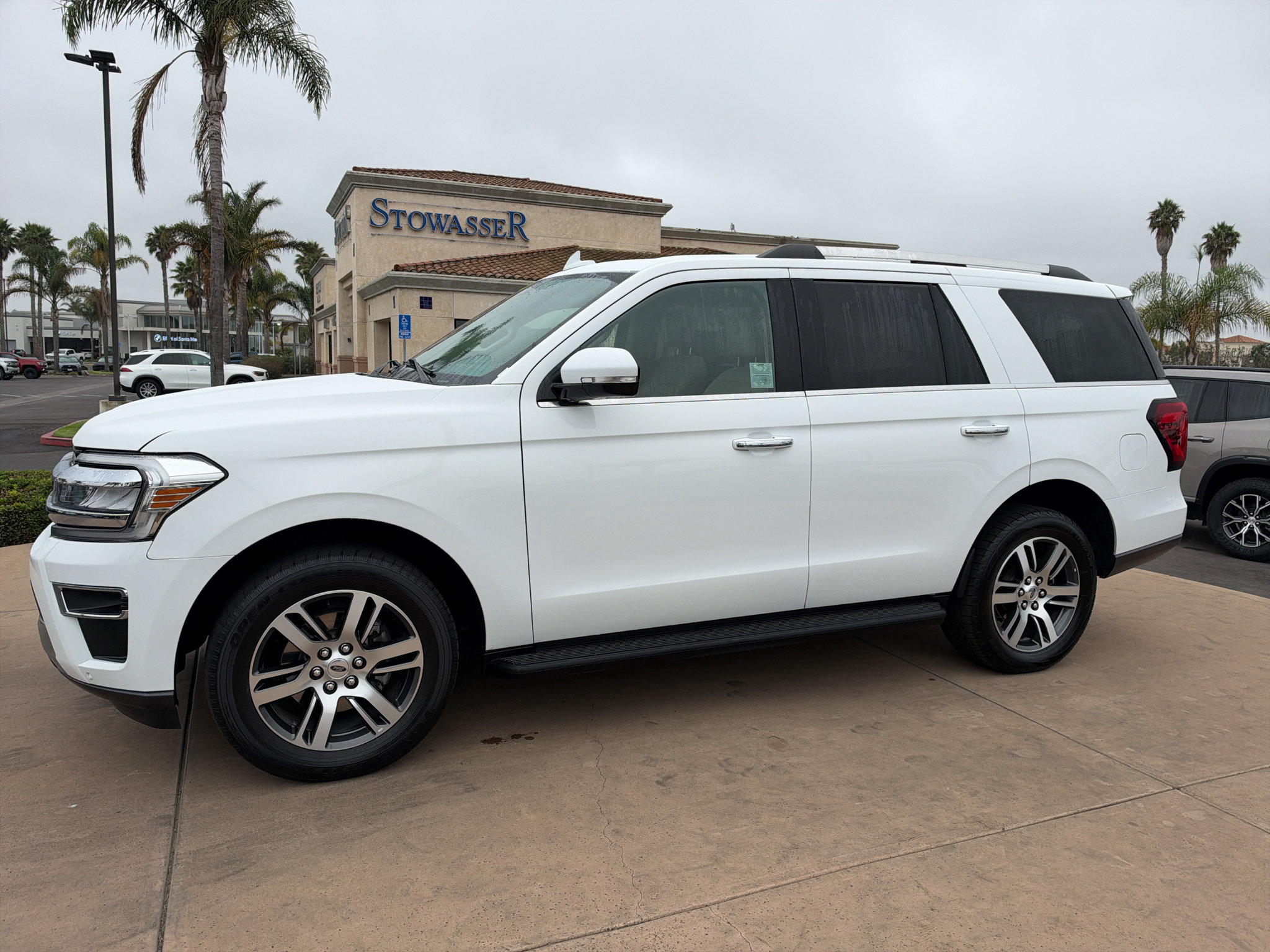Used 2024 Ford Expedition Limited RWD image 1