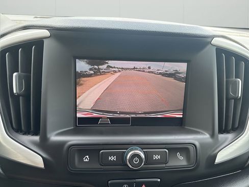 Used 2024 GMC Terrain SLE image 40