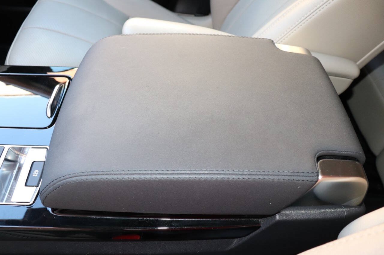 Used 2018 Land Rover Discovery HSE AWD/4WD image 29