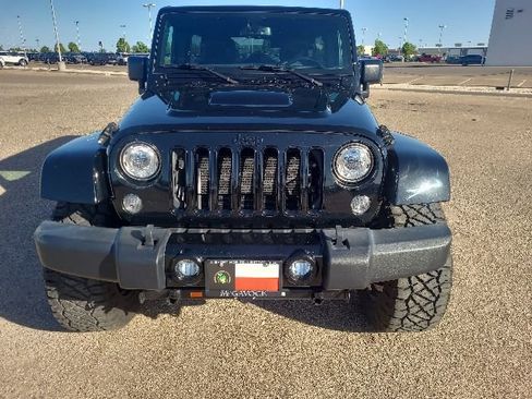 Used 2017 Jeep Wrangler Unlimited Sahara AWD/4WD image 3