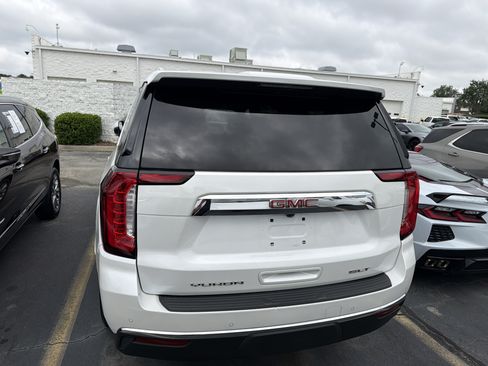 Used 2023 GMC Yukon XL SLT w/ SLT Luxury Package RWD image 9