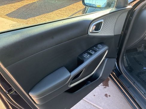 Certified 2025 Kia Soul LX FWD image 19