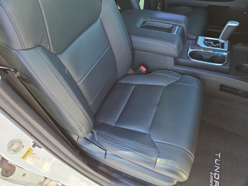 Used 2016 Toyota Tundra Limited w/ Limited Premium Package AWD/4WD image 17