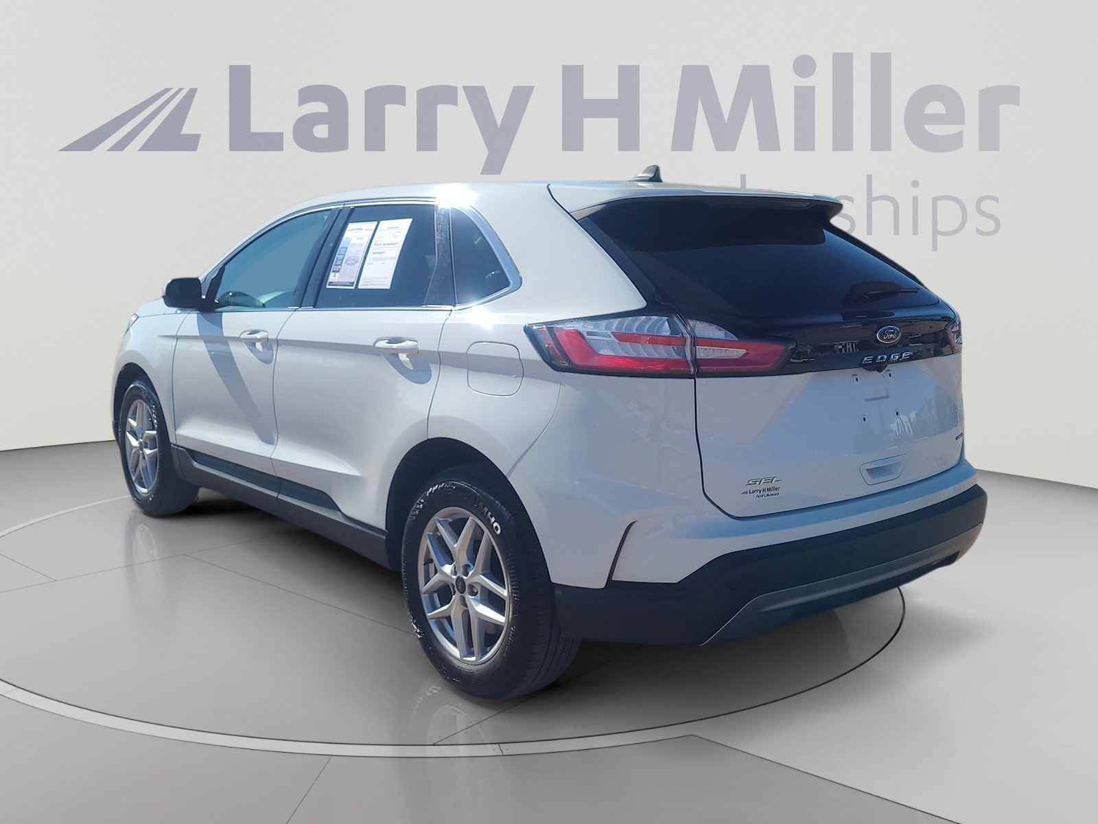 Used 2024 Ford Edge SEL AWD/4WD image 3