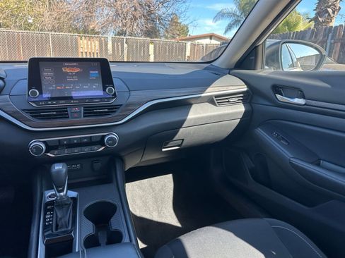 Used 2025 Nissan Altima 2.5 SV image 35