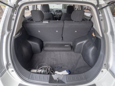 Used 2016 Nissan Leaf SV w/ Premium Package image 19