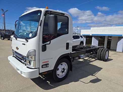 New 2025 Chevrolet Low Cab Forward image 6