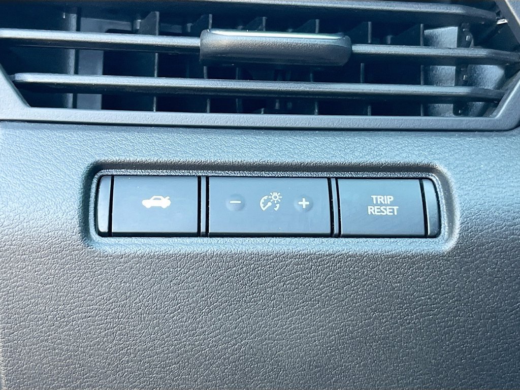 Used 2025 Nissan Altima 2.5 SR FWD image 10