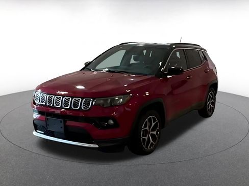 Used 2025 Jeep Compass Limited AWD/4WD image 4