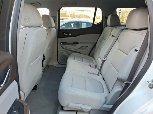 Used 2023 GMC Acadia SLE w/ Driver Convenience Package image 10